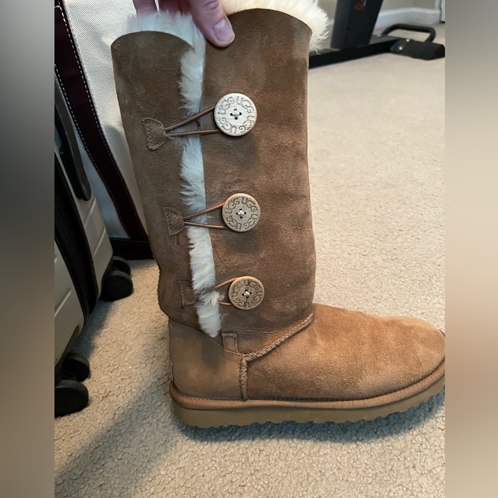 Ugg Tall Boot - Bailey Triplet Button size 8